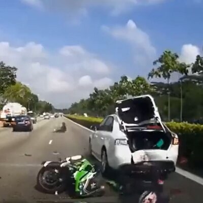 (فیلم) حرکات نمایشی موتور سوار وسط جاده با قصد خودکشی/ هر دو سرنشین به دیار باقی شتافتند