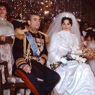 جشن آنچنانی در تخت جمشید، مهمانی شاهانه ایرانیِ شاه و فرح پهلوی که هدفی جز خودنمایی نداشت!