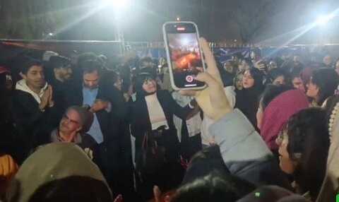 حاشیه‌های جشن شب یلدا در دانشگاه علامه طباطبایی/ وقتی رئیس دانشگاه هم به شادی و پایکوبی دانشجویان پیوست! + فیلم