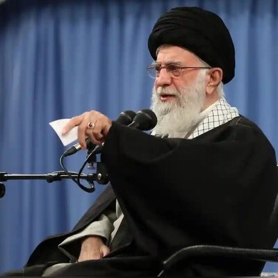 تذکر رهبر انقلاب به سردبیر کیهان بخاطر انتشار ادعایی کذب در خصوص محمدجواد ظریف
