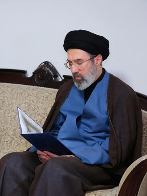 لحظاتی ماندگار از تواضع در اوج اقتدار؛ جدیدترین ویدیو از رهبر انقلاب را با جان دل ببینید