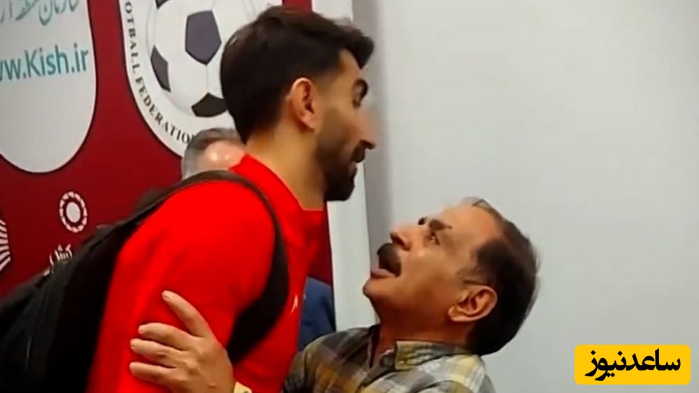 (ویدیو) خوش و بش صمیمانه بازیکنان تیم ملی با قدرت‌الله ایزدی(رشید) / ناخودآگاه با دیدنش آدم خنده‌اش میگیره
