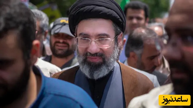 تصویری از آیت‌الله سیدمجتبی خامنه‌ای در حرم امام حسین در اربعین سال گذشته