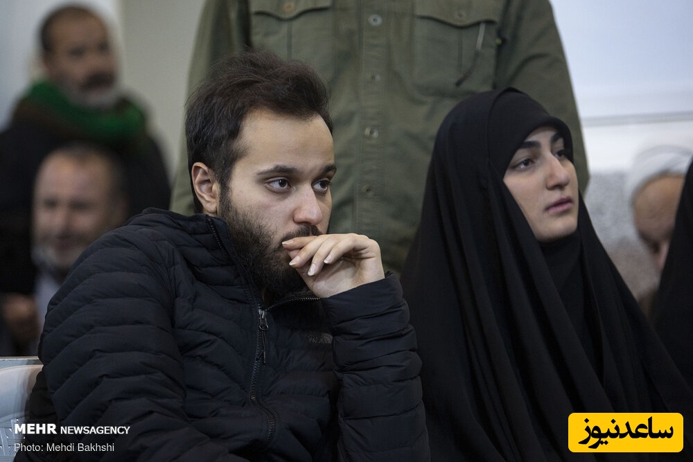 زینب سلیمانی و برادرش در میان تجمعات شبانه مردمی در میدان انقلاب تهران+عکس