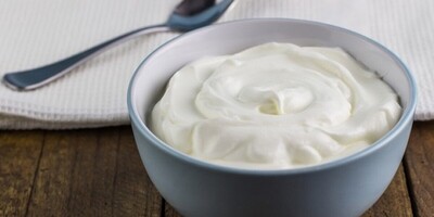 چکار کنم ماست ترش نشه؟ | 5 دلیل اصلی ترش شدن ماست