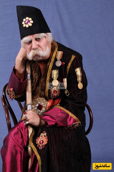 یادی کنیم از سکانس مخ‌زنی تاریخی جواد عزتی در سریال "قهوه تلخ" مهران مدیری/ فقط اون لحظه‌ی عشق در یک نگاه جواد عزتی😂