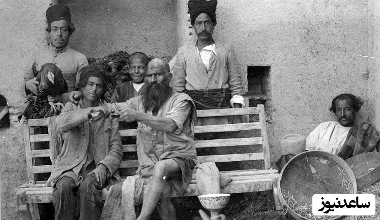 عکس تاریخی و دیده نشده از شلاق زدن یک دزد در ملأعام در دوران قاجار توسط یک پاسبان