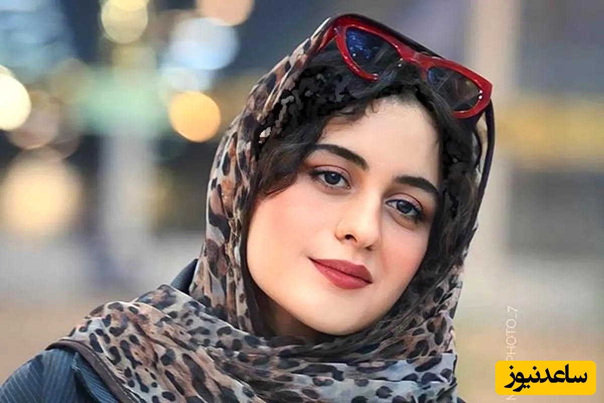 ژست پرغرور فاطیما بهارمست در خودروی لاکچریش