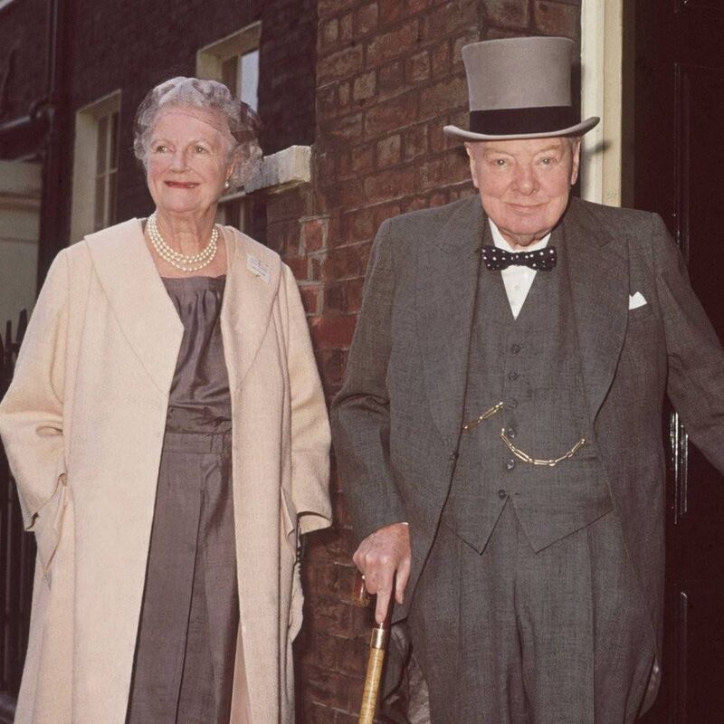وینستون چرچیل در کنار همسرش