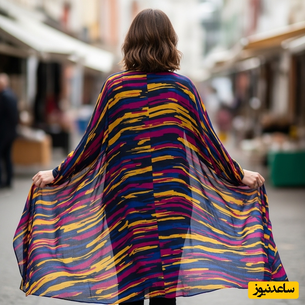 مانتو راه راه با طرح‌های نامنظم و انتزاعی 