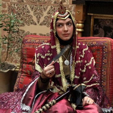 الیکا عبدالرزاقی بازیگر سریال قهوه تلخ با لباس سنتی و دستکش بوکس/ این دیگه چه مدلشه!+ عکس