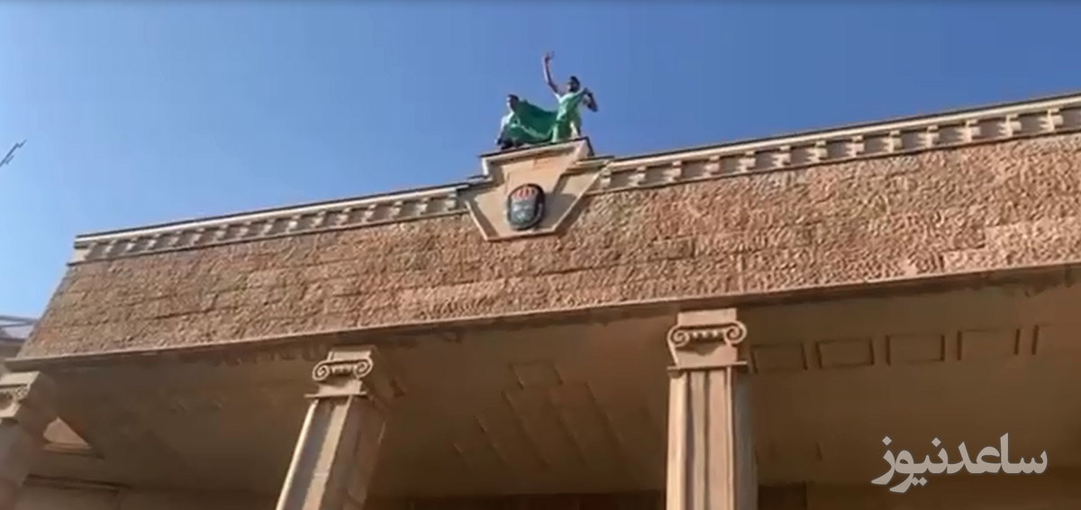 (فیلم) عراقی های غیرتمند پرچم سوئد را از سفارت این کشور به پایین کشیدند و پرچم یا قائم آل محمد را برافراشتند