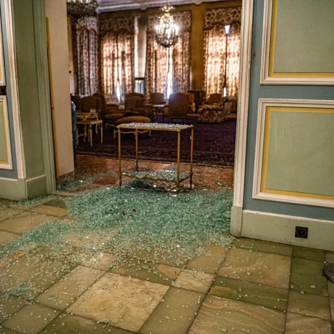 (عکس) آسیب دیدن کاخ سعدآباد در پی حملات دشمن؛ میراث ایران زیر موج انفجار