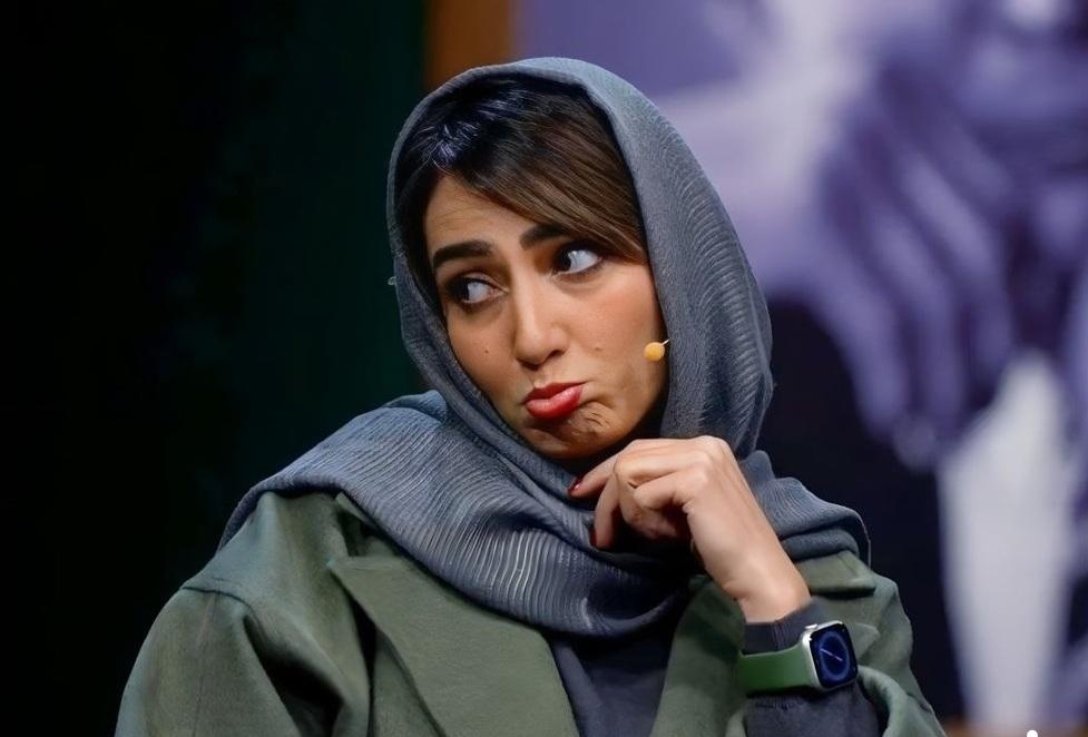 خودنمایی سمیرا حسن پور با گوشی جدیدش! لاکچری لایفو این صحبتا ....