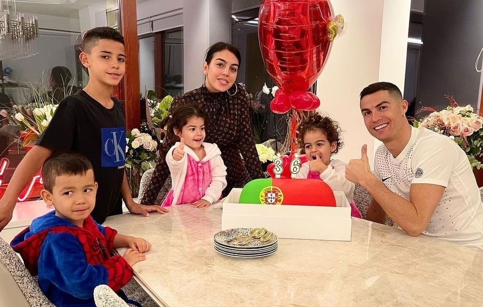 کریس و جورجینا، زوجی که اصلاً از پدر شانس نیاوردند/ پدر همسر رونالدو یک قاچاقچی مواد مخدر بود که بیش از 14 سال در زندان بود و بعد آزادی بیمار شد و مُرد!+عکس