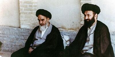 نگاهی به حیاط بسیار ساده و بدون تجملات خانه مصطفی خمینی، پسر ارشد امام خمینی؛ منزلی با بافت قدیمی و سنتی
