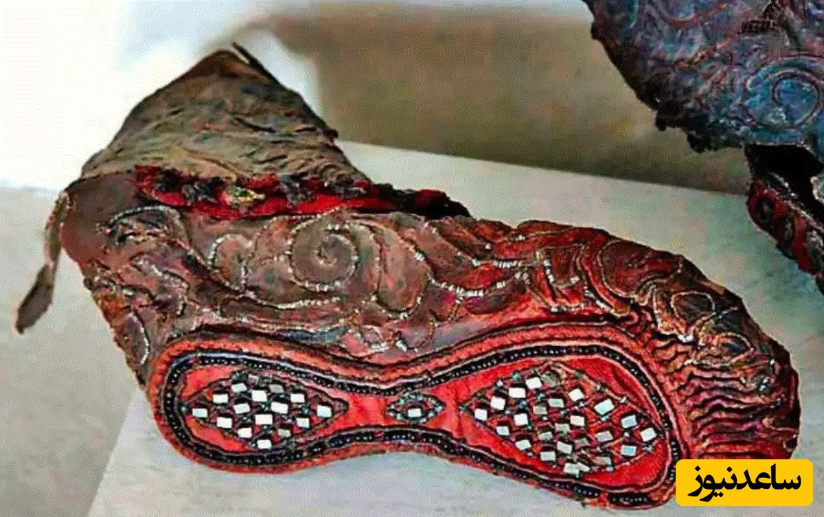 کشف چکمهٔ زن سکایی 2300 ساله با زیره جواهرنشان