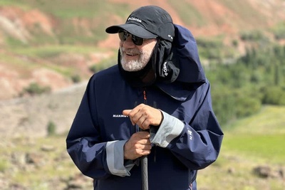 فیلمی دیده نشده از کوهنوردی شهید علی لاریجانی در مسیر قله دماوند