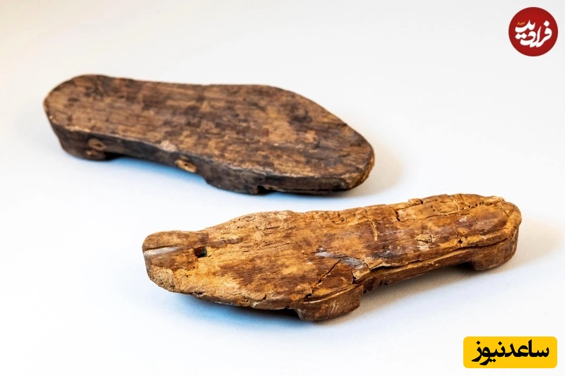 نمونه‌هایی از تخت‌های چوبی کفش که در چاه کشف شده‌اند