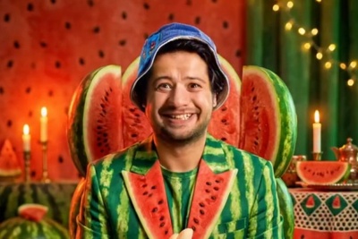 یلدای به یادماندنی با نعیمه نظام دوست، لیلا اوتادی، علی صادقی و طناز ترین های سینمای ایران به یمن یلدا و آجیلش، انار سرخ و هندوانه شیرینش+فیلم