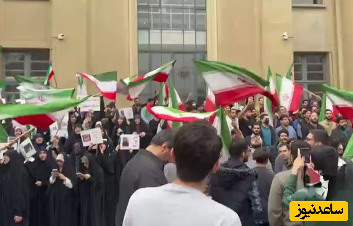 (ویدئو) واکنش تند دانشجویان به آتش زدن پرچم: مقدسات و نمادهای ملی، خط قرمز ماست و هیچ هتاکی را تحمل نمی‌کنیم.