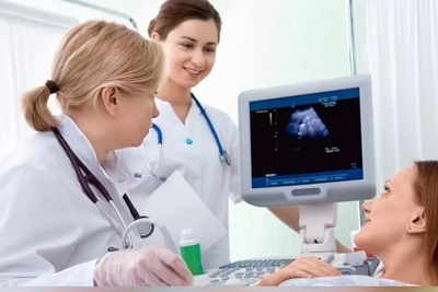 هزینه و قیمت آزمایش‌های غربالگری بارداری در سال 1404 | بررسی کامل مراحل و تعرفه‌ها