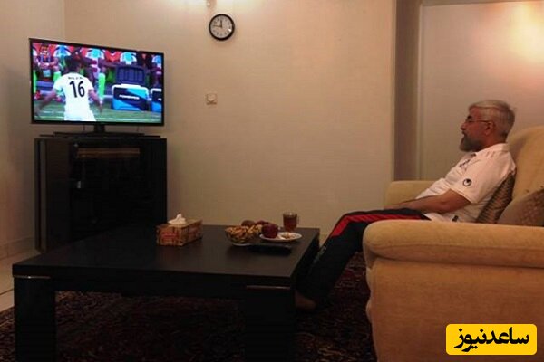 حسن روحانی در حال تماشای فوتبال