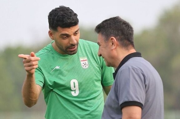 قلعه نویی: مهدی وزنه تیم ملی هست ؛ بهترین بازیکنان هم پنالتی رو خراب کردن