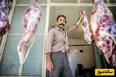 خلاقیت خنده دار قصاب اردبیلی برای کشاندن مشتری به داخل مغازه برای نمایش اسکلت بدنساز😂 هنر نزد ایرانیان است و بس+فیلم