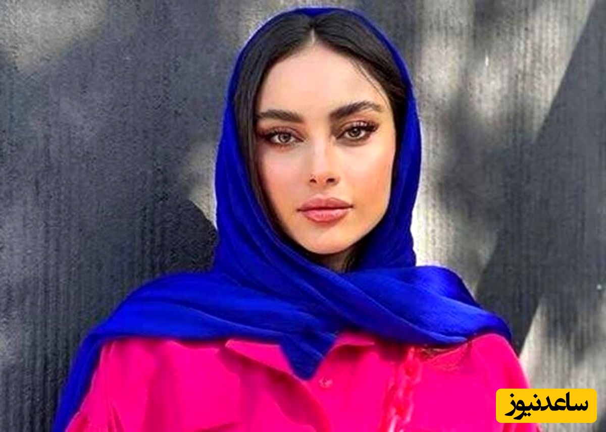 ژست خاص ترلان پروانه، بازیگر سووشون، در یک کافه قدیمی