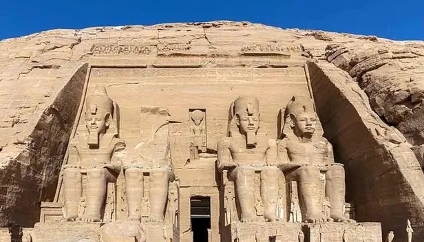 معبد رامسس دوم در ابو سمبل، مصر