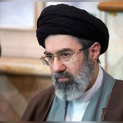 حاج سید مجتبی خامنه‌ای ایستاده در میانه میدان، رخ به رخ با اسرائیل و نتانیاهوی خبیث / حقا که صولت حیدری را از پدر به ارث برده‌ای ...