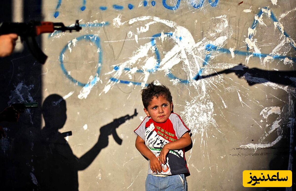 (فیلم) لحظه دردناک نمایش کودک بی سر فلسطینی در پخش زنده و گریه های شدید مجری تلویزیون