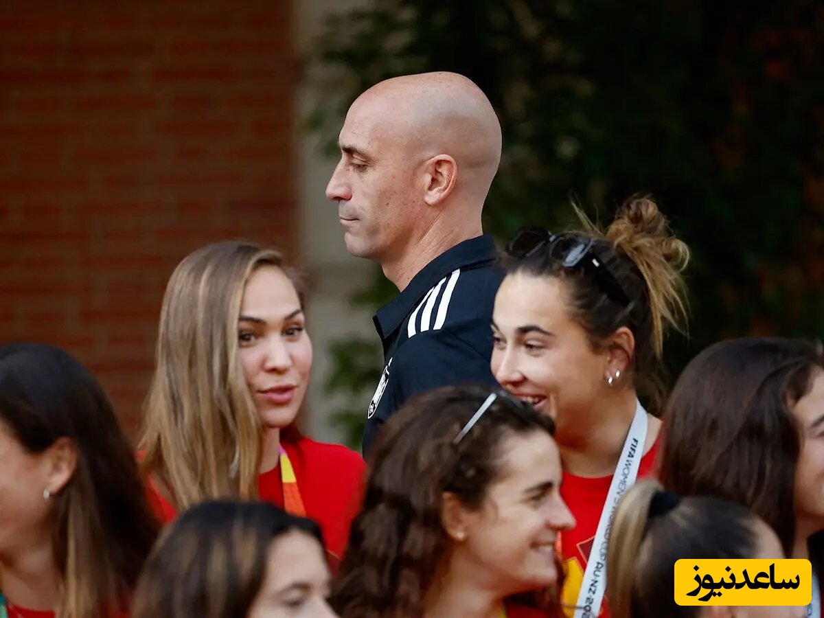 حرکت شنیع و غیراخلاقی رئیس فدراسیون فوتبال اسپانیا با زن ورزشکار در ملاعام جنجالی شد!