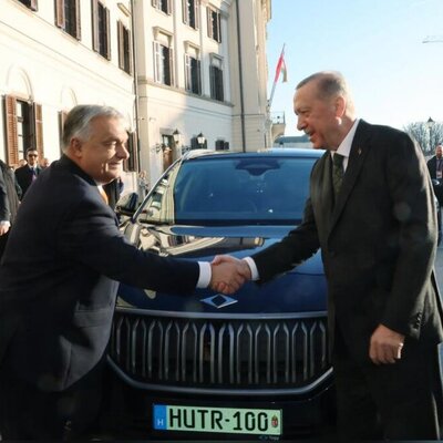 (فیلم) مبادله کالا به کالای اردوغان با همتای مجارش / ماشین داد، اسب گرفت!