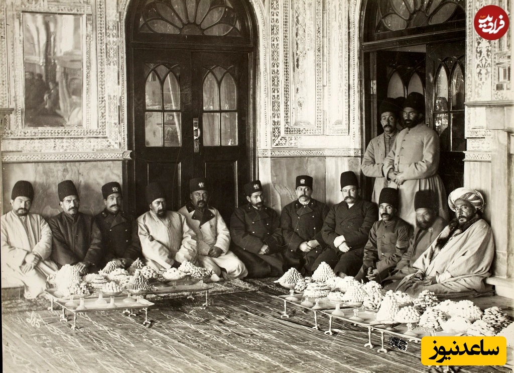  عکسی از یک مهمانی (احتمالا جشن عروسی دختر ناصرالدین شاه) در کاخ گلستان