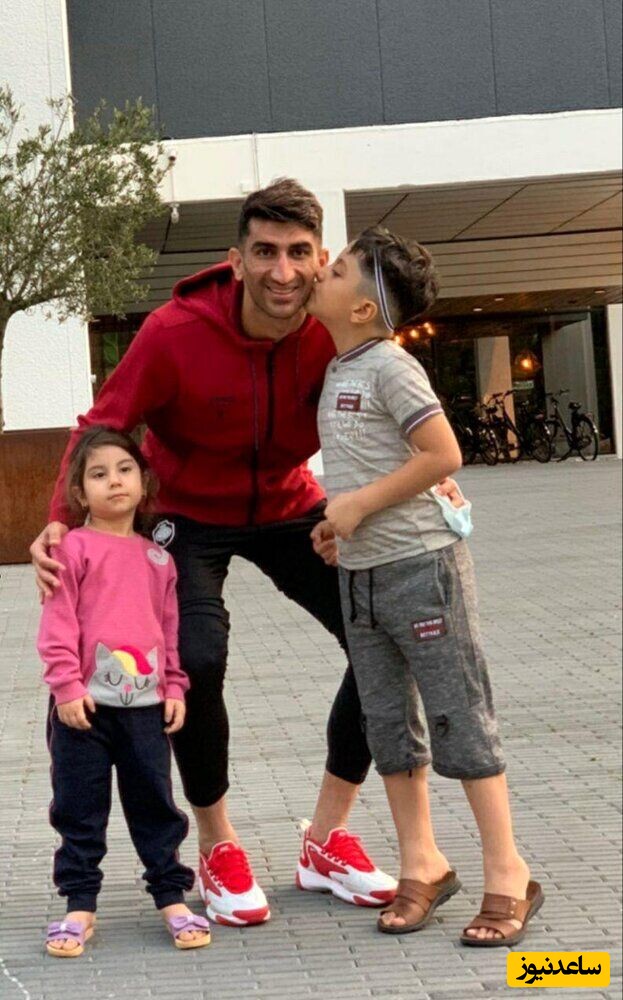 برف بازی علیرضا بیرانوند با دختر و پسرش، بارانا و طاها / عقاب آسیا بابای خوبی هم هست 😍🥰