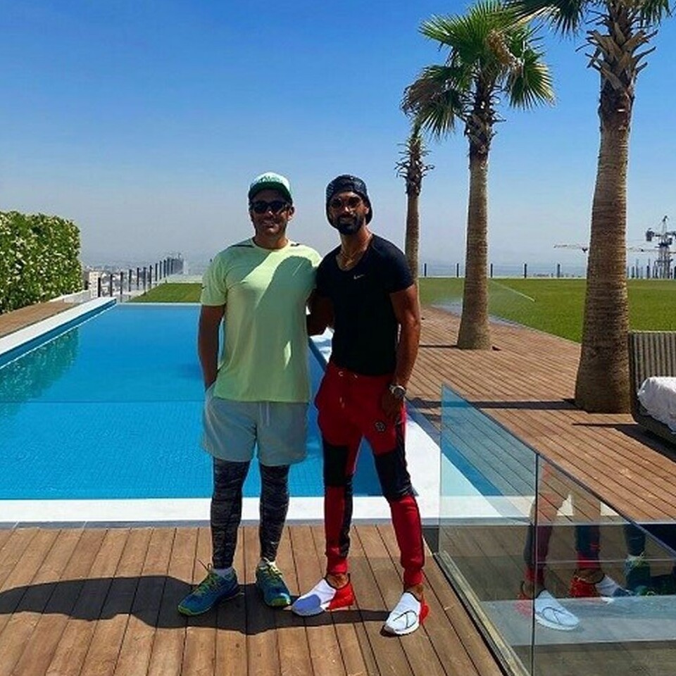 دوئل طناب زنی محمدرضا گلزار و رامین رضاییان +فیلم/ رو کم کنی فوتبالیست و هنرمند