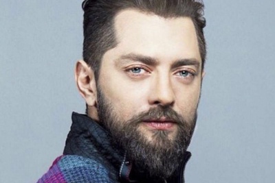 یادی کنیم از  اولین تصویر بهرام رادان در لباس دامادی؛ لبخندهای از ته دِل