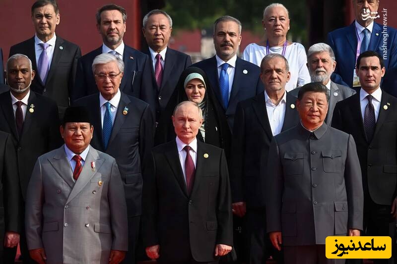 حضور زهرا پزشکیان پشت سر پوتین برای ثبت عکس یادگاری در این مراسم پربازدید شد+ ویدیو