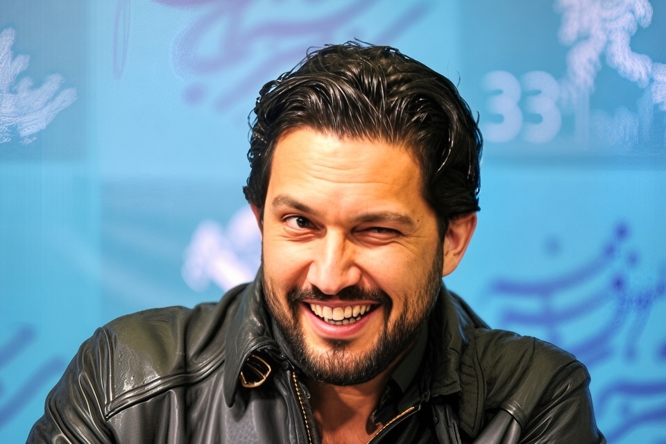 چهره متفاوت و  دیده نشده از حامد بهداد بازیگر فیلم پیر پسر از دوران مدرسه/ معلومه از اون بچه شیطونا بوده که معلمو دق میدادن😂