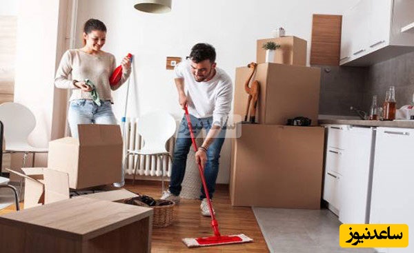 همکاری بامزه زن و شوهر در بریدن چوب/ خانومه کمک نمیکرد سنگین تر بود😂+ویدئو