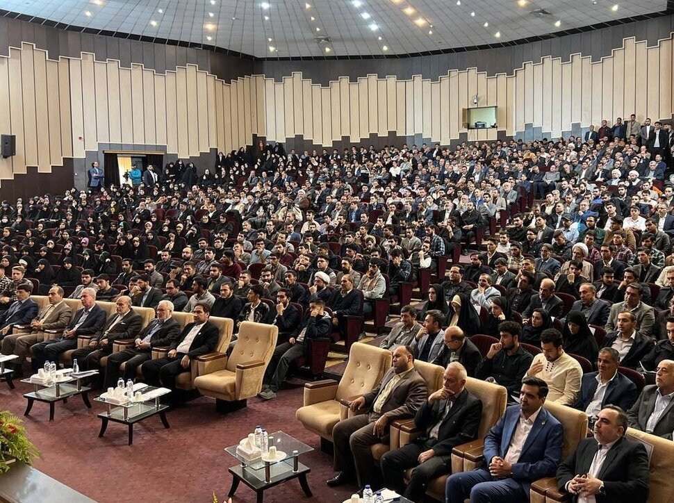 دانشجوی دانشگاه تبریز در حضور رئیس قوه قضائیه: بانک‌ها غلط می‌کنند بنگاهداری کنند