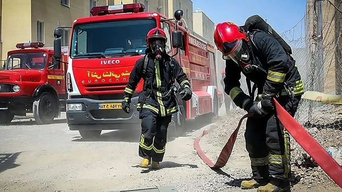 اعتراض یک آتش نشان به یک شرکت تولید‌کننده نوشابه درباره استفاده غیرقانونی از تصویر وی در ایام جنگ برای تبلیغ محصولش +عکس