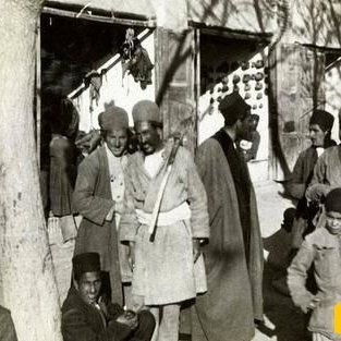رونمایی از پوشش و ظاهر یک مرد گدا در دوره قاجار+عکس