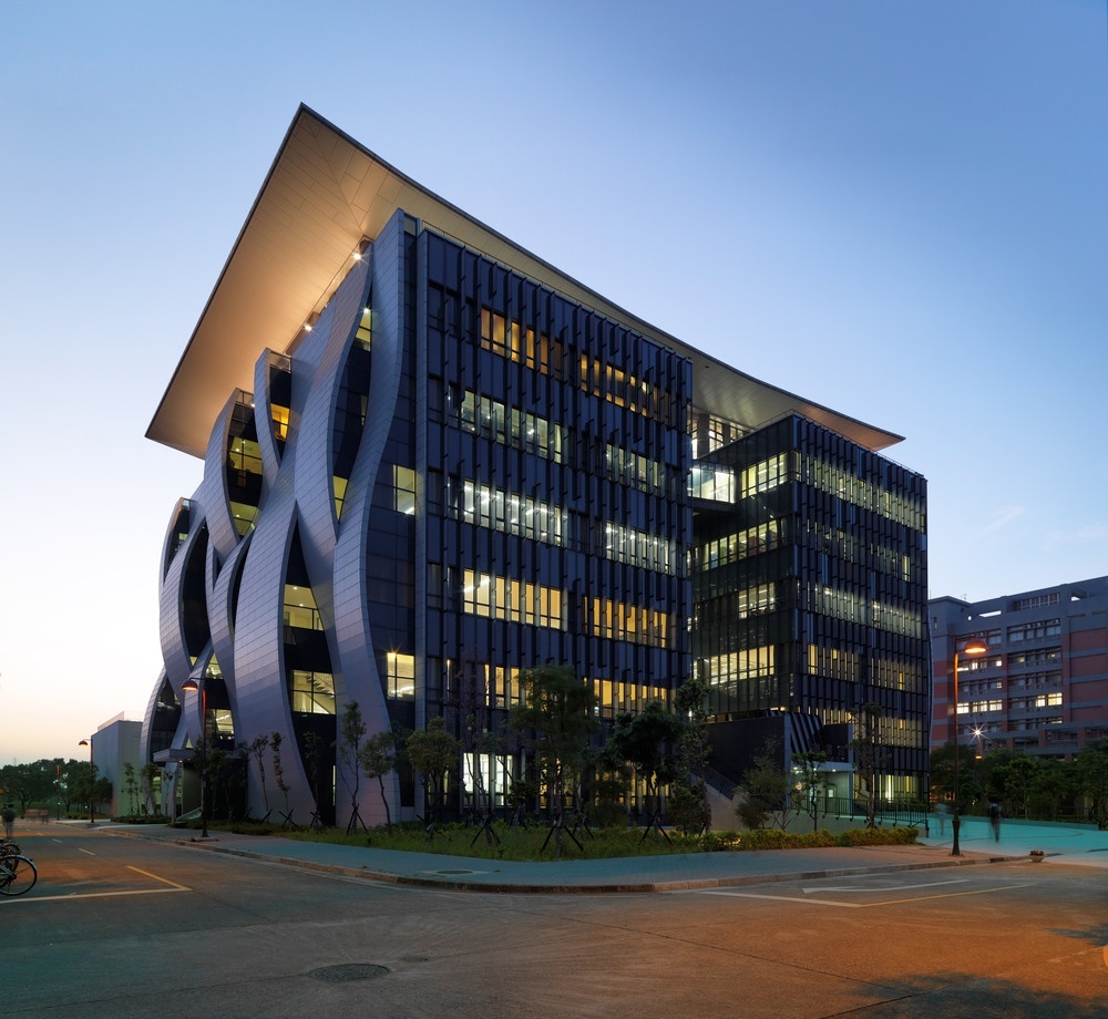 (تصویر) نگاهی هنرمندانه به کتابخانه ملی دانشگاه Taipei/ طراحی و معماری فوق لاکچری و منحصربه‌فرد با فضایی باشکوه🤩