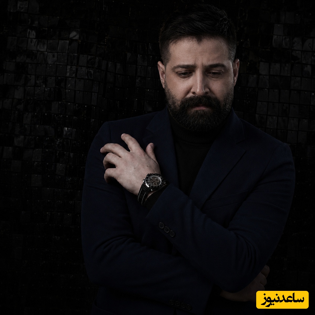 حمید هیراد با این شعر عاشقانه دل‌ها را لرزاند؛ ویدیویی که اشک را به چشمان هر عاشقی می‌آورد / مرگ در قاموس ما از بی‌وفایی بهتر است + ویدئو