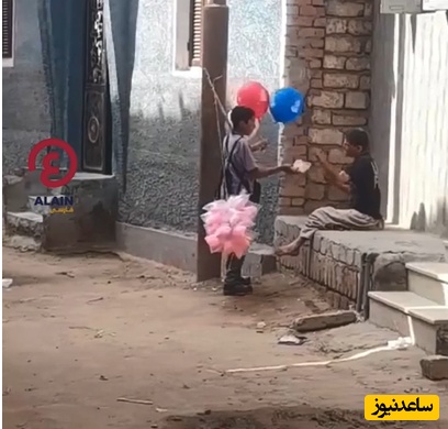 با دیدن این ویدیو اشک از چشمانتان جاری میشود؛ اقدام تحسین‌برانگیز کودک پشمک‌فروشی که پشمک رایگان به یک فرد معلول داد!+ویدیو