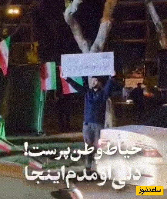 خانمی با چرخ خیاطی‌اش در تجمعات شبانه