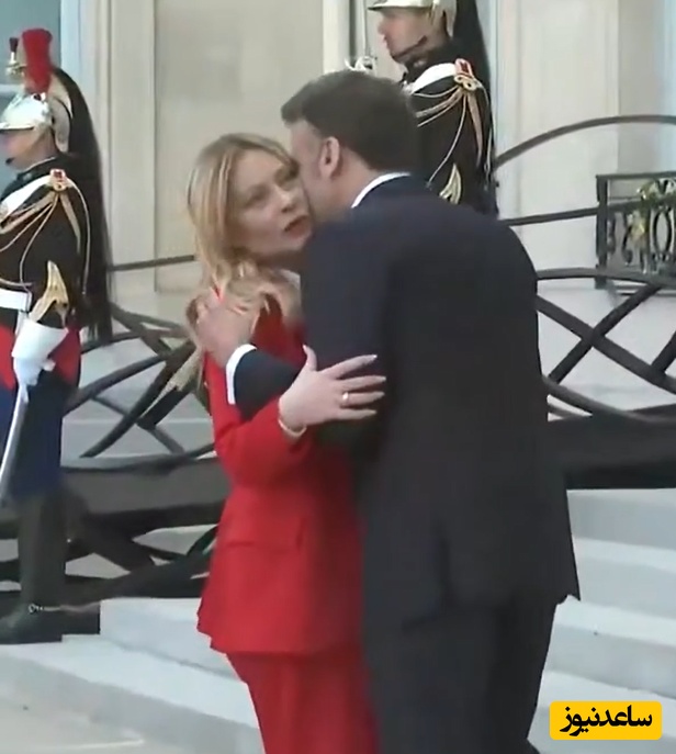 استقبال بیش از حد صمیمی و غیررسمی مکرون  از نخست وزیر ایتالیا به خبرسازترین خوش‌آمدگوییِ قرن تبدیل شد!+فیلم